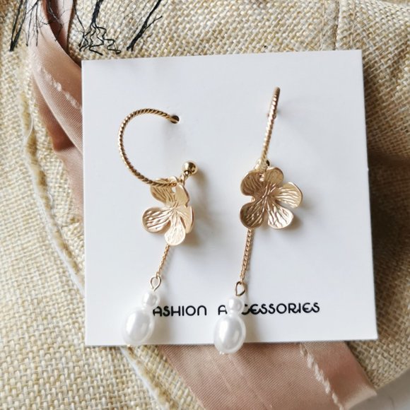 💙Sterling Silver SAKURA FAUX PEARL EARRING - Picture 4 of 7